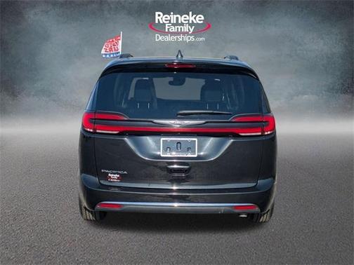 2022 Chrysler Pacifica Touring-L
