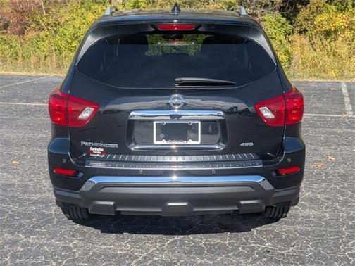 2019 Nissan Pathfinder S