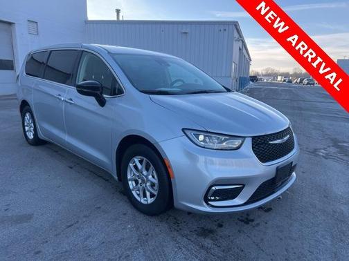 2024 Chrysler Pacifica Touring-L