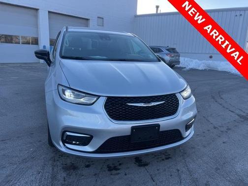 2024 Chrysler Pacifica Touring-L