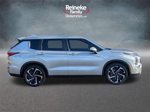 2022 Mitsubishi Outlander SE