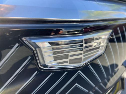 Argent Silver Metallic 2024 Cadillac LYRIQ Luxury