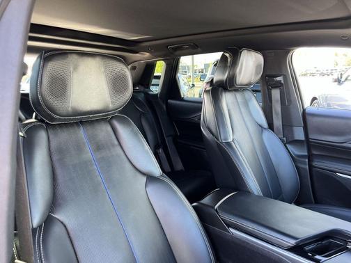 Argent Silver Metallic 2024 Cadillac LYRIQ Luxury