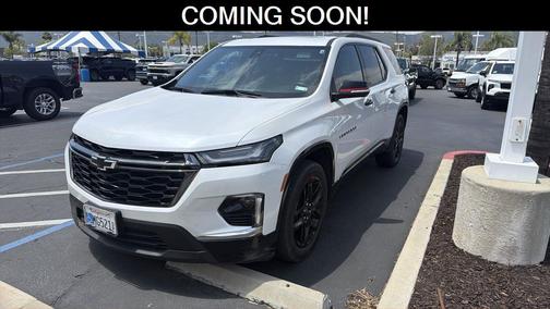 Iridescent Pearl Tricoat 2023 Chevrolet Traverse Premier
