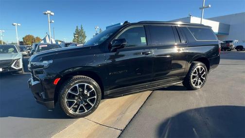 2023 Chevrolet Suburban RST