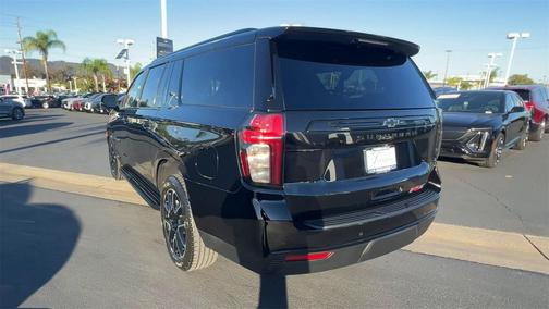 2023 Chevrolet Suburban RST