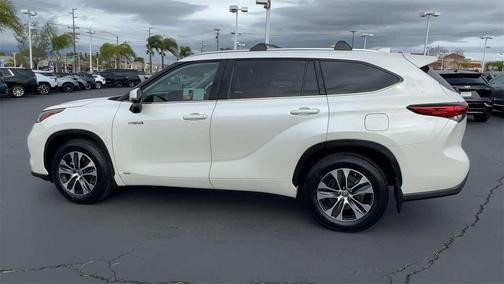 2021 Toyota Highlander Hybrid XLE
