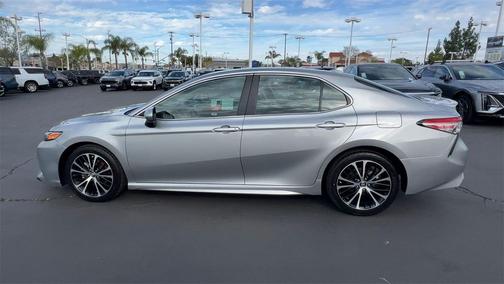 2019 Toyota Camry SE