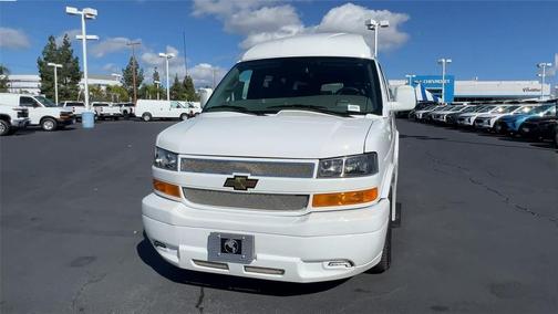 Summit White 2026 Chevrolet Express 2500 LT