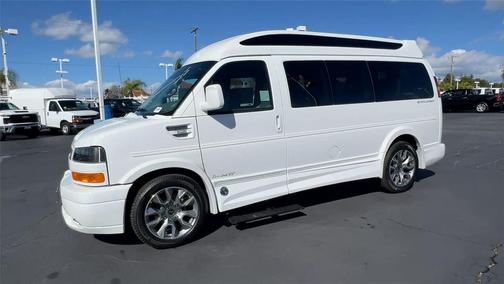 Summit White 2026 Chevrolet Express 2500 LT