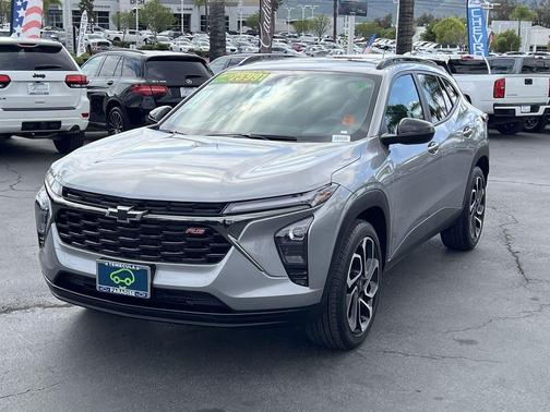 Sterling Gray Metallic 2024 Chevrolet Trax FWD 2RS