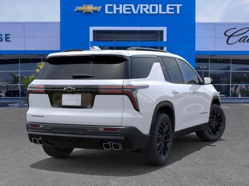 Polar White Tricoat 2026 Chevrolet Traverse LT