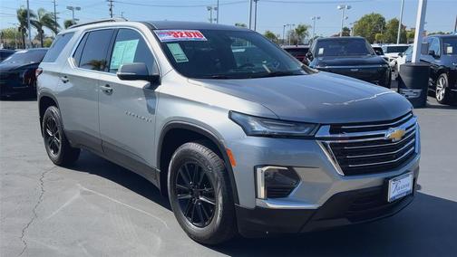 Sterling Gray Metallic 2023 Chevrolet Traverse LT Cloth