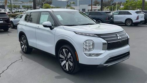 White 2025 Mitsubishi Outlander SE 2.5 2WD
