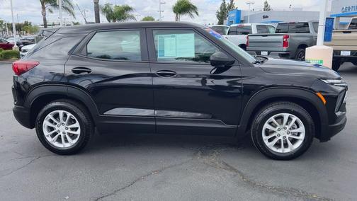 Mosaic Black Metallic 2024 Chevrolet Trailblazer LS