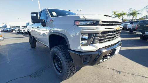 White Sands 2026 Chevrolet Silverado 2500 Custom