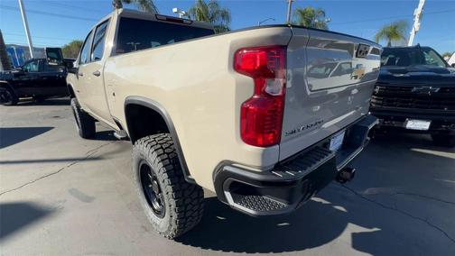 White Sands 2026 Chevrolet Silverado 2500 Custom