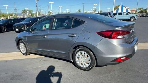 2019 Hyundai ELANTRA SE
