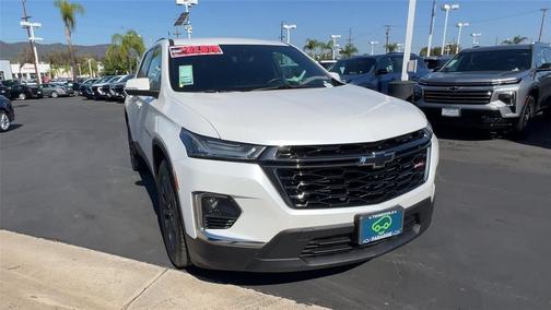 Iridescent Pearl Tricoat 2023 Chevrolet Traverse RS