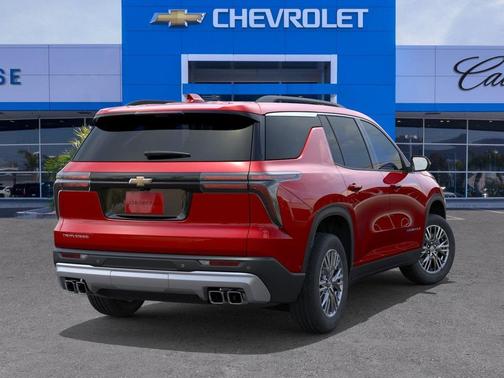 Radiant Red Tintcoat 2026 Chevrolet Traverse LT