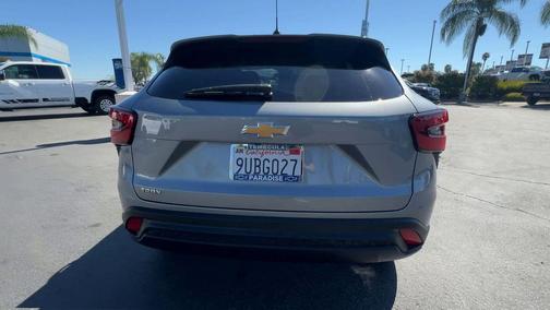 Sterling Gray Metallic 2025 Chevrolet Trax LS