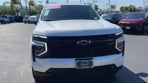 Iridescent Pearl Tricoat 2025 Chevrolet Suburban RST