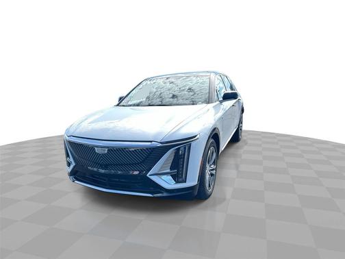 Crystal White Tricoat 2025 Cadillac LYRIQ Luxury