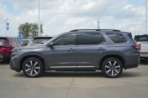 Modern Steel Metallic 2023 Honda Pilot