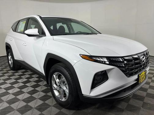 White Pearl 2024 Hyundai TUCSON SE