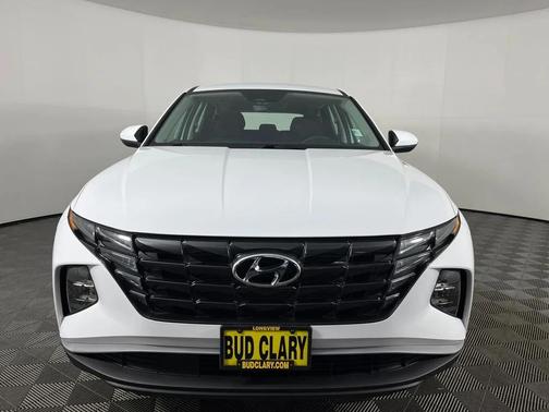 White Pearl 2024 Hyundai TUCSON SE