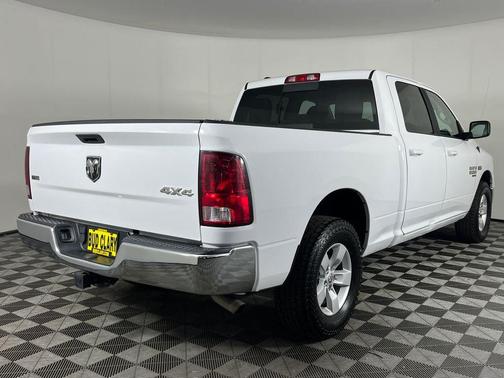 Bright White Clearcoat 2019 RAM 1500 SLT