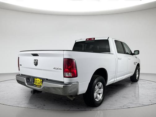 Bright White Clearcoat 2019 RAM 1500 SLT