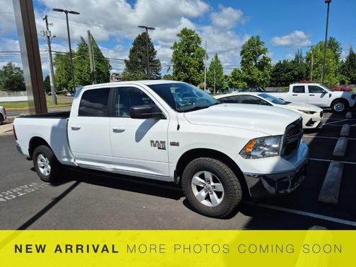 Bright White Clearcoat 2019 RAM 1500 SLT