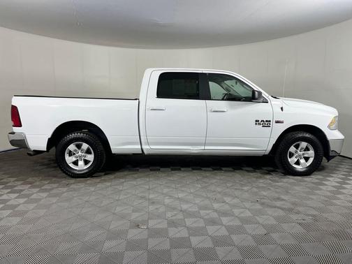 Bright White Clearcoat 2019 RAM 1500 SLT