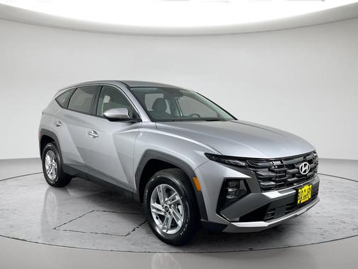 Shimmering Silver 2026 Hyundai TUCSON SE