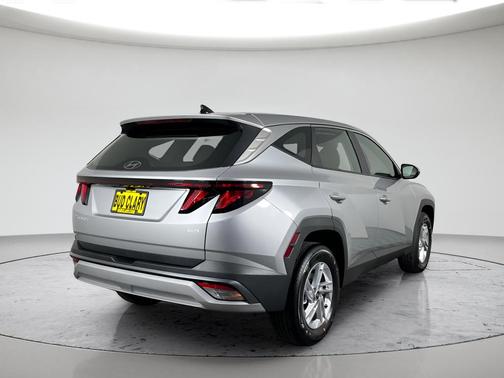 Shimmering Silver 2026 Hyundai TUCSON SE