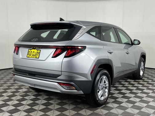 Shimmering Silver 2026 Hyundai TUCSON SE