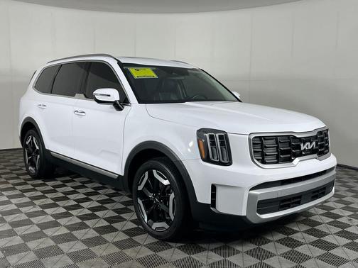 Glacial White Pearl 2024 Kia Telluride S