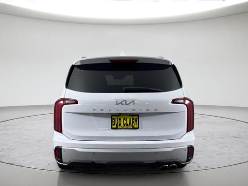 Glacial White Pearl 2024 Kia Telluride S