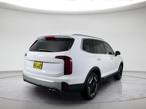 Glacial White Pearl 2024 Kia Telluride S