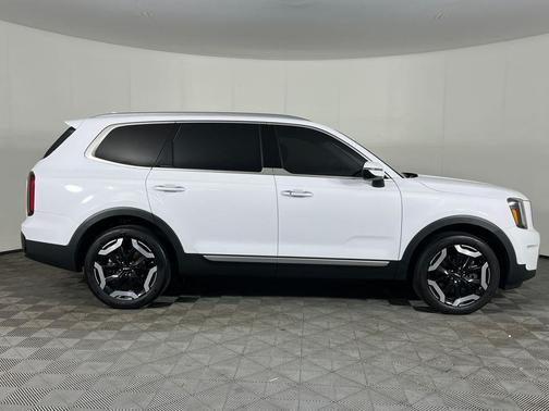 Glacial White Pearl 2024 Kia Telluride S