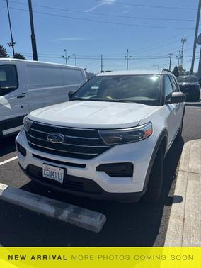 Oxford White 2020 Ford Explorer XLT