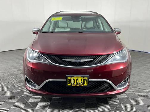 Velvet Red Pearlcoat 2017 Chrysler Pacifica Limited