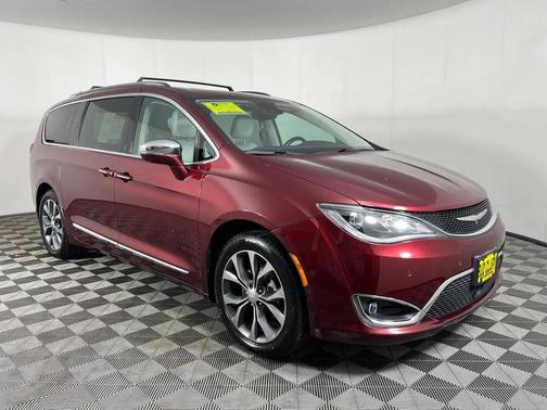 Velvet Red Pearlcoat 2017 Chrysler Pacifica Limited