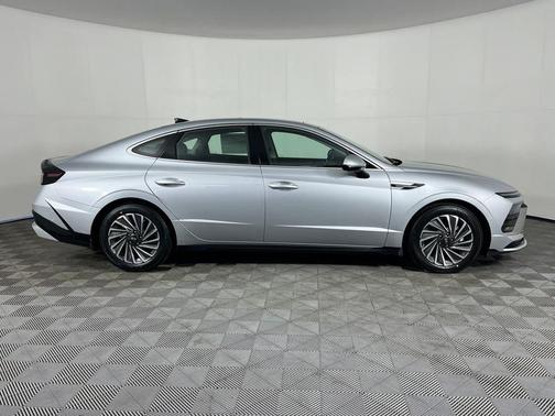 Aero Silver 2026 Hyundai SONATA Hybrid Limited