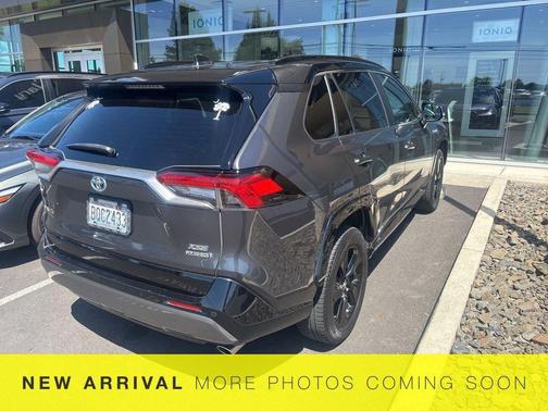 Magnetic Gray Metallic w/Black Roof 2019 Toyota RAV4 Hybrid SE