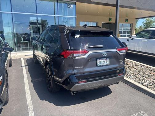 Magnetic Gray Metallic w/Black Roof 2019 Toyota RAV4 Hybrid SE