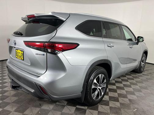 01j9 2023 Toyota Highlander Hybrid XLE