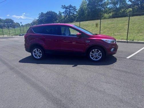 Ruby Red Metallic Tinted Clearcoat 2019 Ford Escape SE