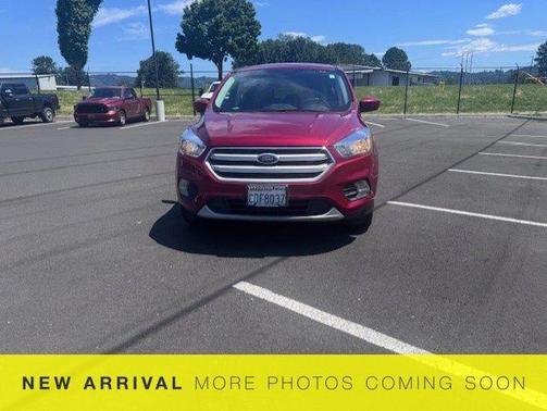 Ruby Red Metallic Tinted Clearcoat 2019 Ford Escape SE
